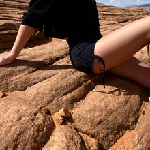 Lade das Bild in den Galerie-Viewer, UNIQUE Scrunchie Shorts