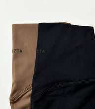 Lade das Bild in den Galerie-Viewer, UNIQUE Scrunchie Shorts
