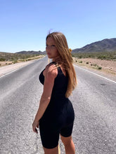 Lade das Bild in den Galerie-Viewer, UNIQUE High Waist Midi Shorts
