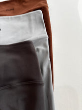 Lade das Bild in den Galerie-Viewer, UNIQUE Soft Scrunchie Legging
